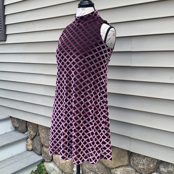 Teezeme Velvet Lattice Print Swing Dress - Black/Mauve - Picture 4 of 10